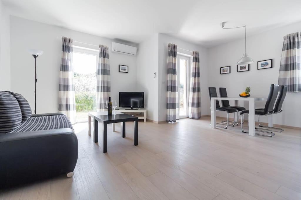 Apartments Punta เปรมันตูรา ภายนอก รูปภาพ