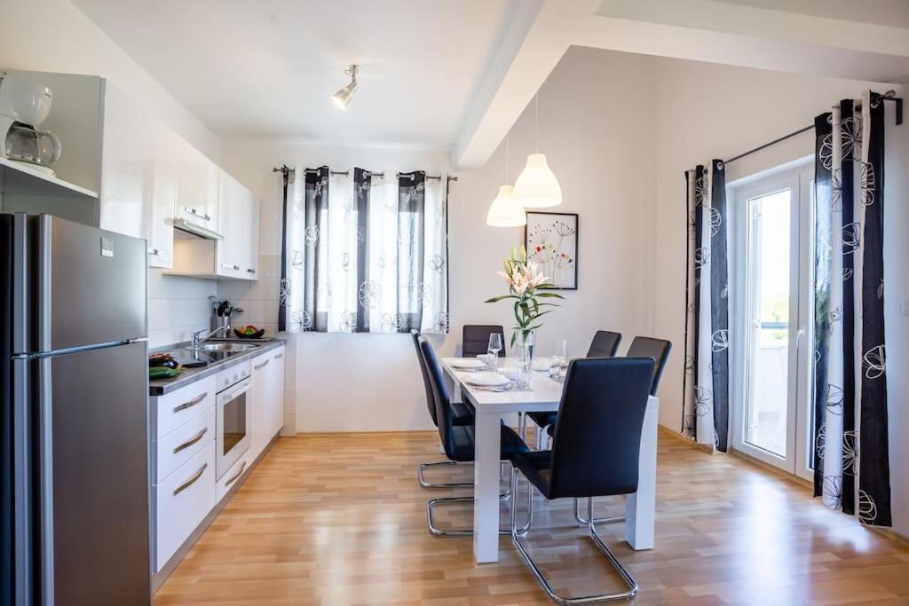 Apartments Punta เปรมันตูรา ภายนอก รูปภาพ